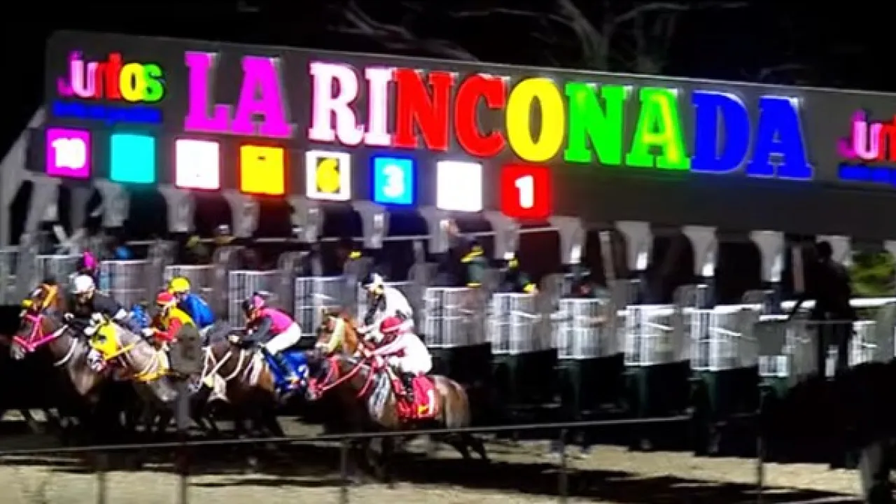 Miniatura de DOMINIO ABSOLUTO EN EL ÓVALO DE COCHE